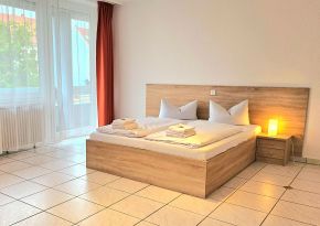 Doppelzimmer mit Balkon im Hotel Restaurant Krone in Königsbrunn, Bayern